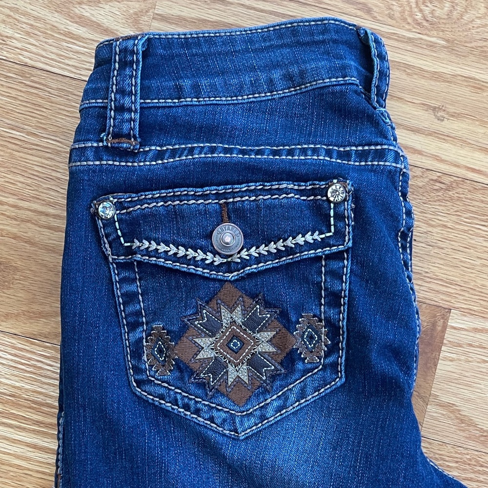 Shyanne Size 28 Bootcut Jeans with Aztec pocket. Like New